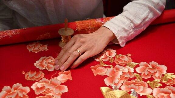 中国服装设计师刺绣婚纱
