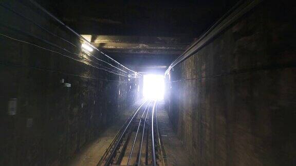 在索道隧道