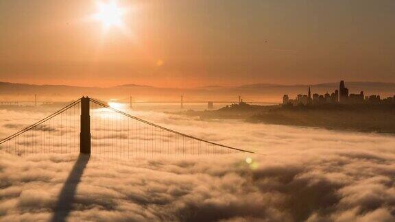 旧金山金门大桥温暖的日出