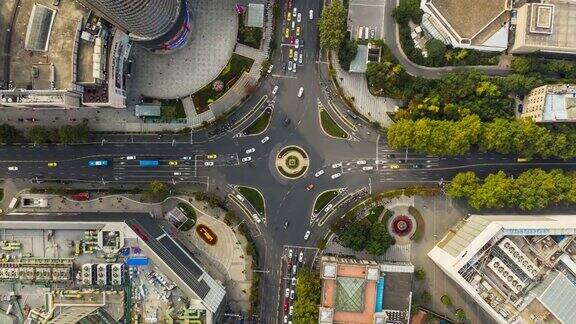 晚上时间南京市区交通街道十字路口圈空中俯仰延时全景4k中国