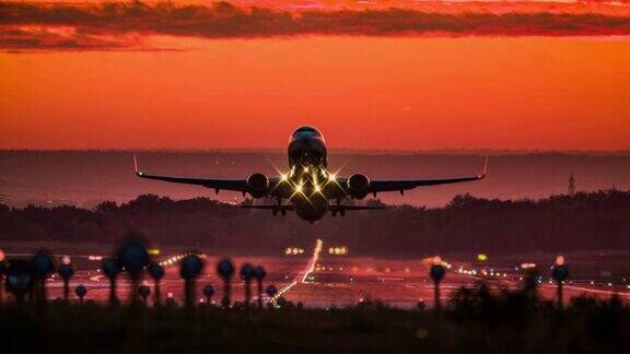 客机在日落时分起飞