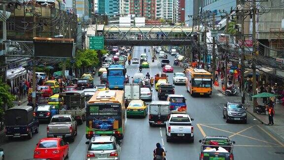 城市高峰时段的汽车交通状况交通堵塞