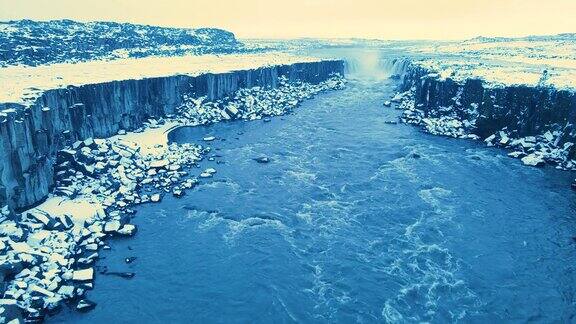 冰岛迪蒂弗斯后面的塞尔福斯瀑布