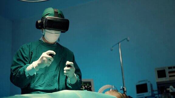 外科医生在手术室使用VR头盔