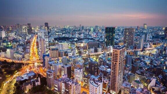 繁忙的十字路口和城市东京日本