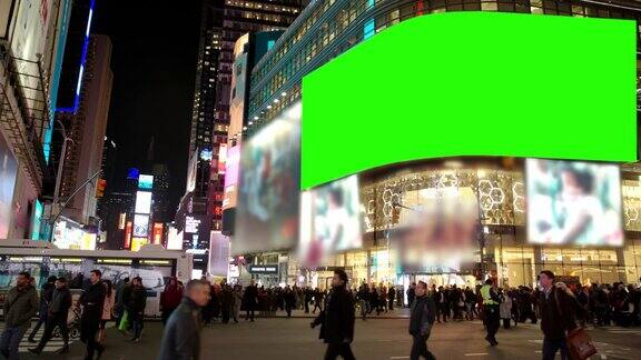 纽约冬季时代广场色彩缤纷的人们挤在绿屏上