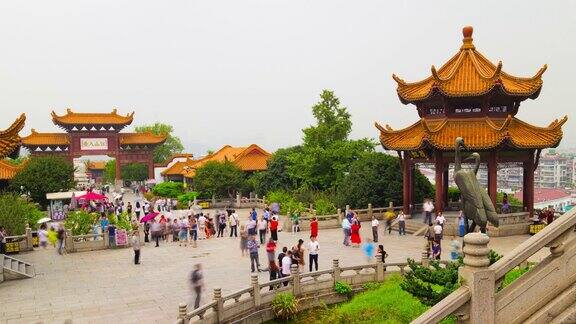 武汉黄鹤寺公园拥挤的广场全景4k时间流逝中国