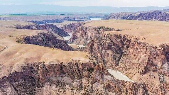 空中拍摄的新疆大峡谷美景