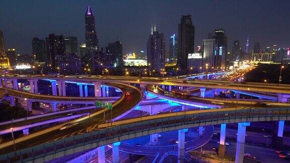 上海夜间的交通状况