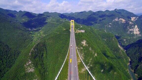 峡谷四渡河吊桥鸟瞰图中国湖北