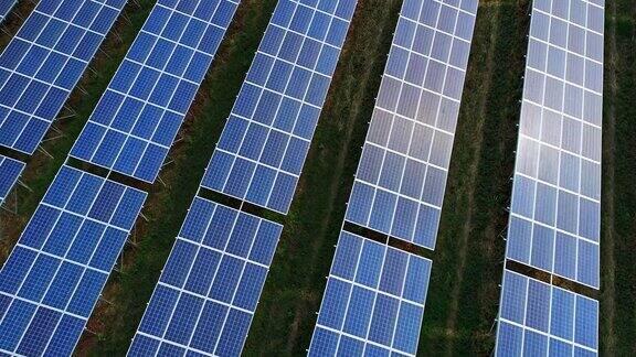 4K鸟瞰图太阳能电池板农场(太阳能电池)与阳光