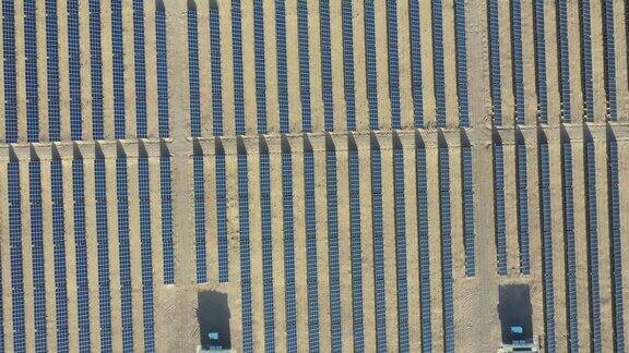 沙漠太阳能光伏电站航拍图