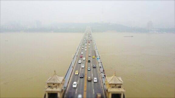 白天武汉著名交通长江大桥航拍全景4k倾斜移位中国
