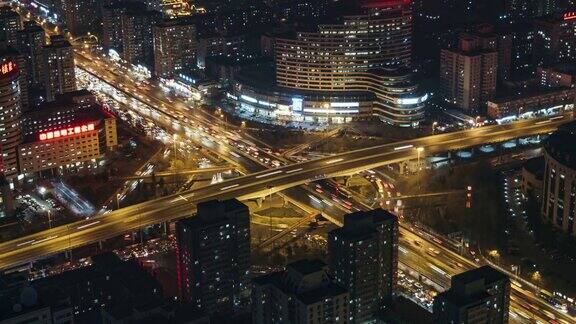 鸟瞰图北京路交叉口在晚上中国北京
