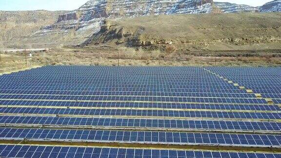 科罗拉多州阿斯彭附近的太阳能电池板