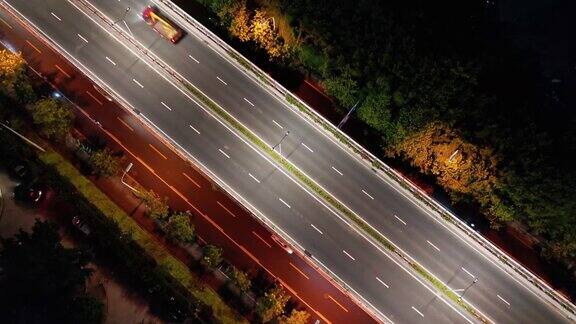 高架道路夜间鸟瞰图