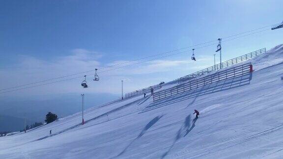 日光滑雪场双板滑雪慢镜头缆车背景