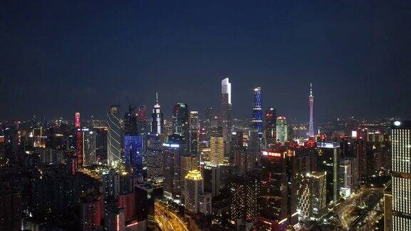 城市摩天大楼的夜景