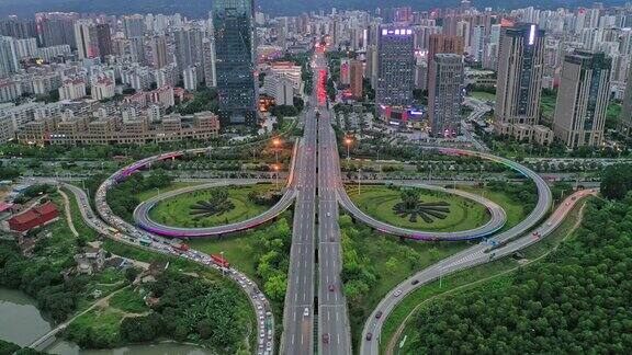 黄昏时城市鸟瞰图