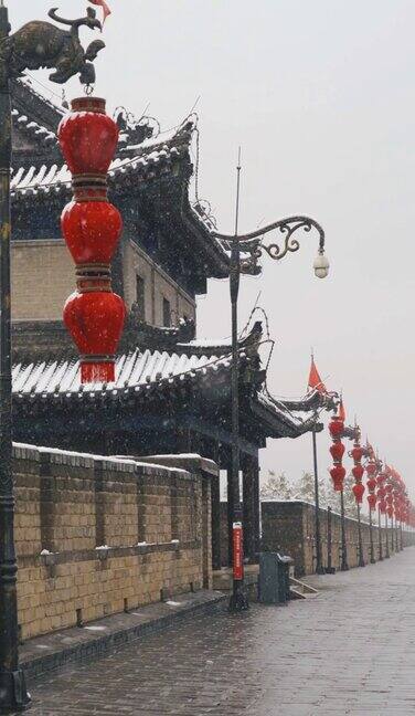 垂直西安古城墙在雪中国