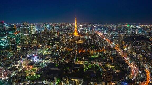 东京交通和东京塔的夜晚