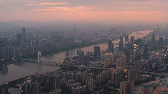 中国广州日出时的鸟瞰图