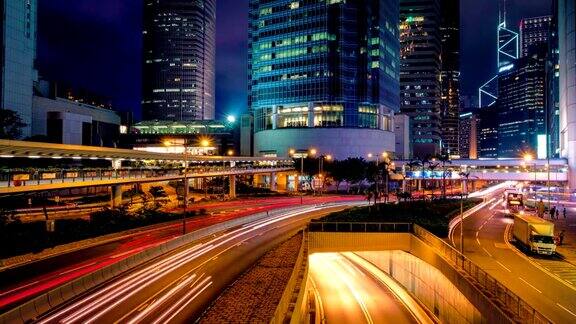 香港夜间的街道交通情况