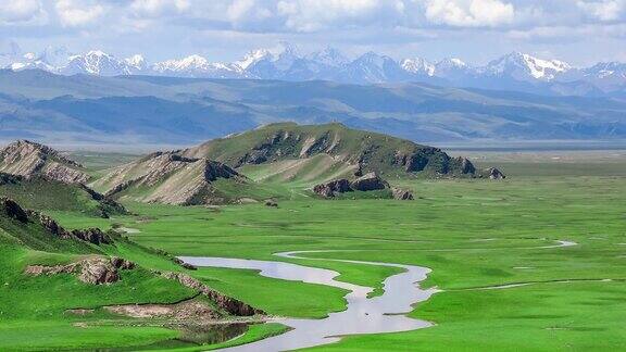 中国新疆美丽的草原自然景观