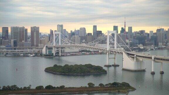 彩虹桥和日本东京塔