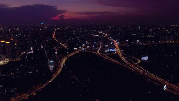 曼谷首都城市鸟瞰图在黄昏