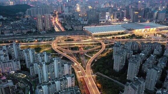 高角度的城市立体高架道路夜景