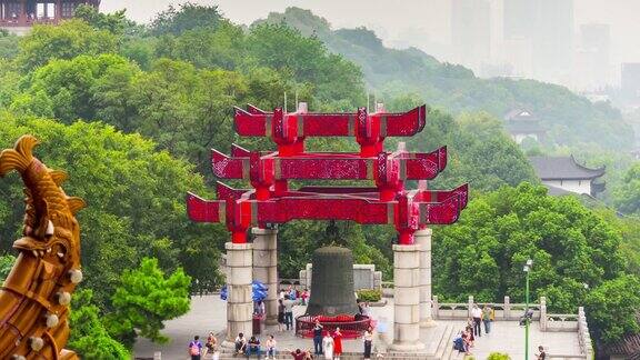 白天时间武汉著名的黄鹤红门钟公园全景4k时间流逝中国