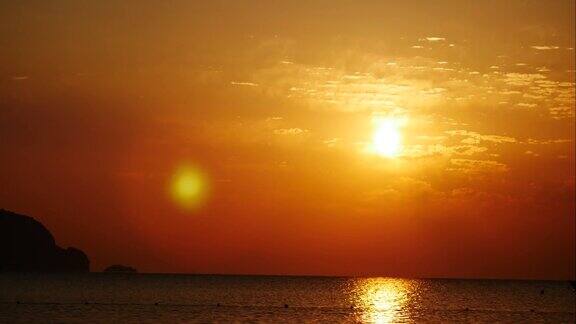 日出剪影在海上和天空的时间推移土耳其4K