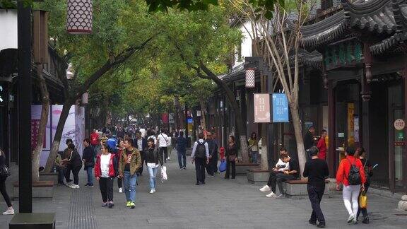 白天时间南京市老城区著名的市中心拥挤街道慢镜头全景4k中国