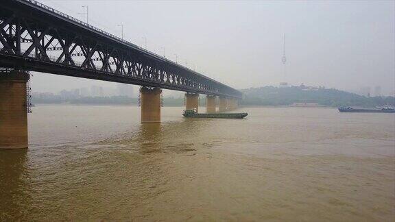 中国白天时间武汉市著名长江大桥航拍全景4k