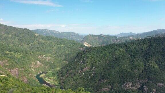 鸟瞰福建杨家河风景名胜区的山谷和河流