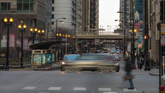 延时:芝加哥市中心时钟日落美国IL