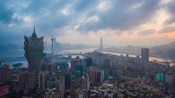 日落时间飞行在澳门城市市中心湾航拍全景4k时间推移中国