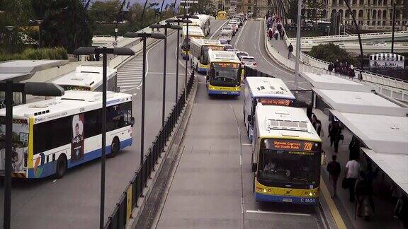 公共交通-公共汽车堵塞