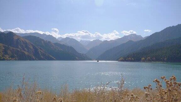 中国新疆天山天湖的自然景观