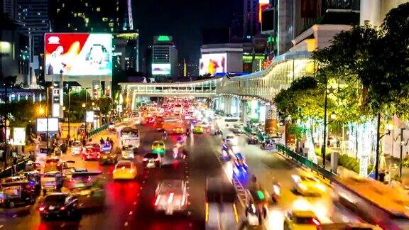 泰国曼谷商务区的夜间交通和交通拥堵