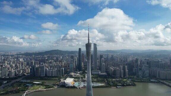 中国广州的广州塔的倾斜视图