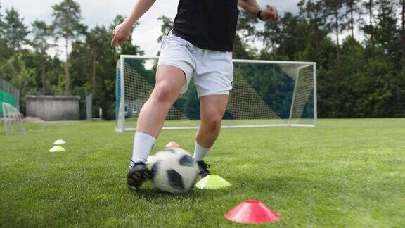 女子足球慢动作训练