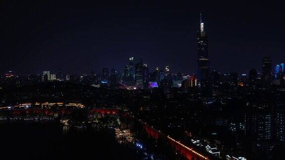 飞越南京夜光湖滨墙公园市中心塔空中全景4k中国