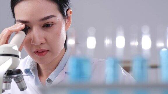 女科学家在STEM现代实验室测试疫苗实验药物