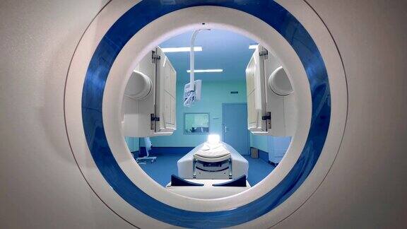 CT扫描仪的面板在诊所工作断层扫描扫描仪的面板在房间里移动