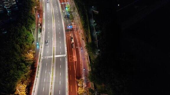 城市高架道路夜景鸟瞰图