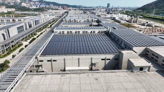 工厂屋顶的太阳能瓦片鸟瞰图