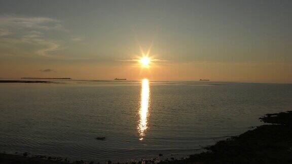 日本冲绳乌拉佐西海岸日落