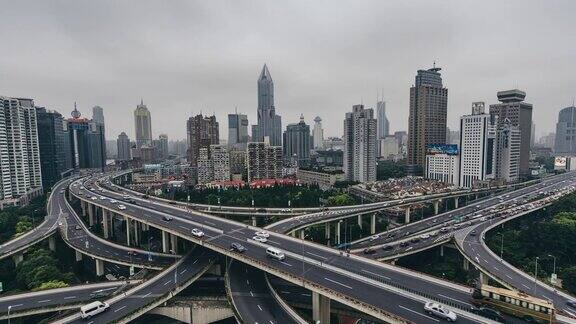 ZO多重高速公路和立交桥上的交通上海中国